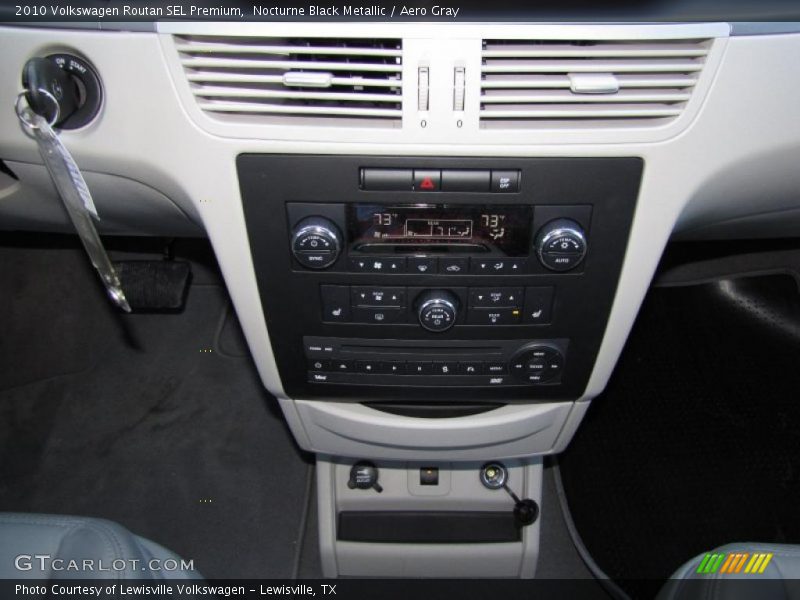 Nocturne Black Metallic / Aero Gray 2010 Volkswagen Routan SEL Premium