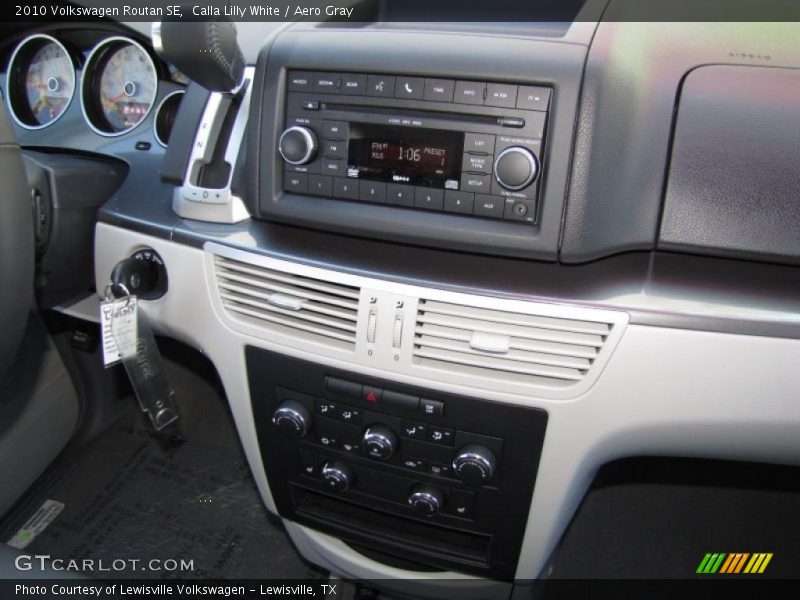 Calla Lilly White / Aero Gray 2010 Volkswagen Routan SE
