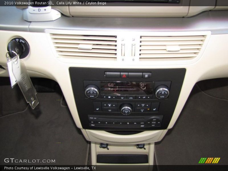 Calla Lilly White / Ceylon Beige 2010 Volkswagen Routan SEL