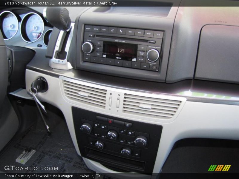 Mercury Silver Metallic / Aero Gray 2010 Volkswagen Routan SE