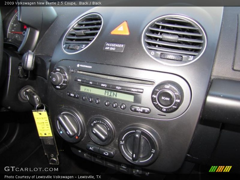 Controls of 2009 New Beetle 2.5 Coupe