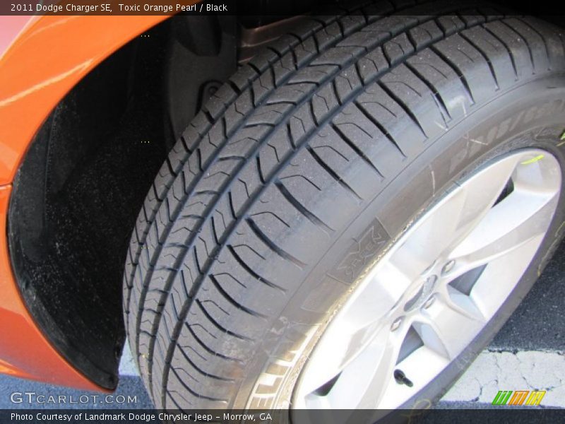 Toxic Orange Pearl / Black 2011 Dodge Charger SE