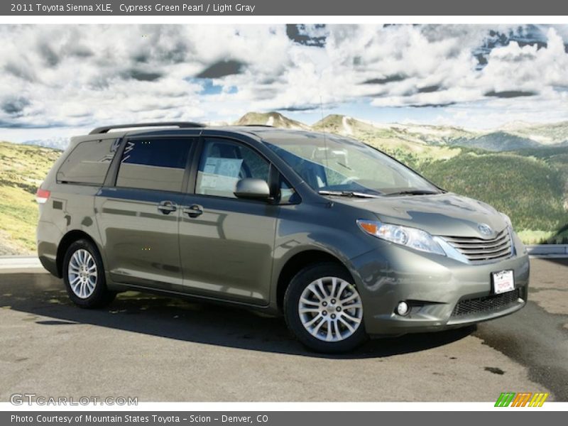 Cypress Green Pearl / Light Gray 2011 Toyota Sienna XLE