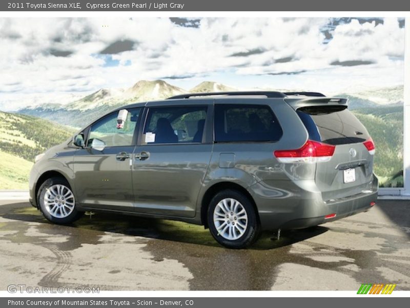 Cypress Green Pearl / Light Gray 2011 Toyota Sienna XLE