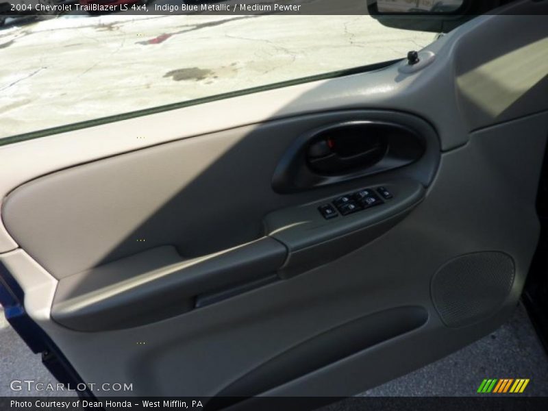Indigo Blue Metallic / Medium Pewter 2004 Chevrolet TrailBlazer LS 4x4