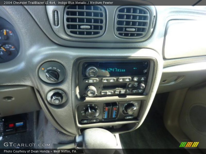 Indigo Blue Metallic / Medium Pewter 2004 Chevrolet TrailBlazer LS 4x4