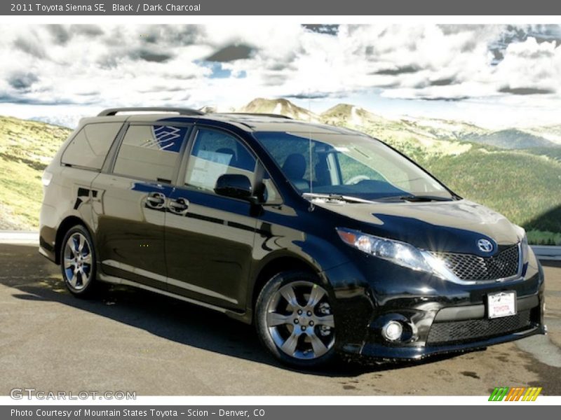 Front 3/4 View of 2011 Sienna SE