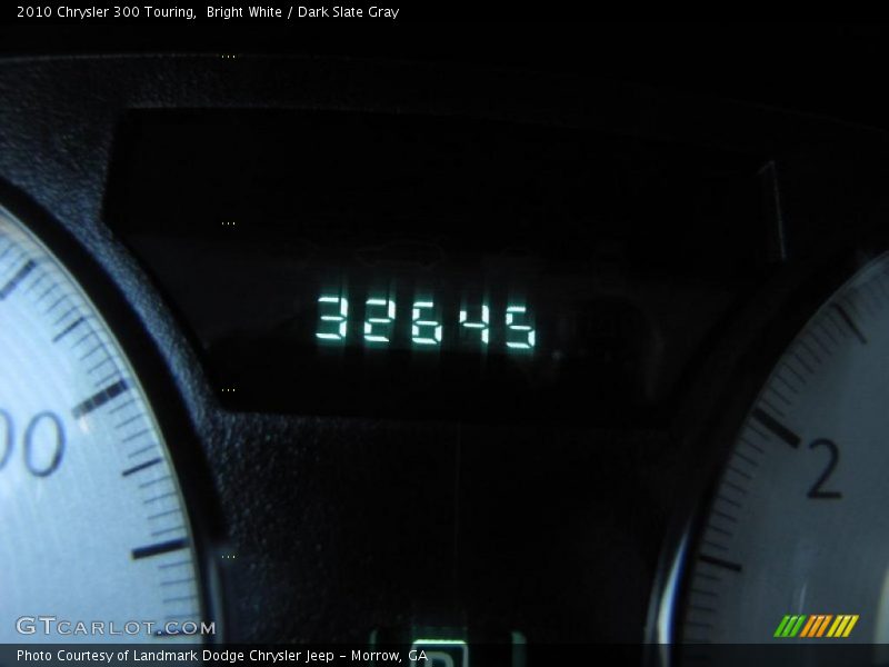 Bright White / Dark Slate Gray 2010 Chrysler 300 Touring