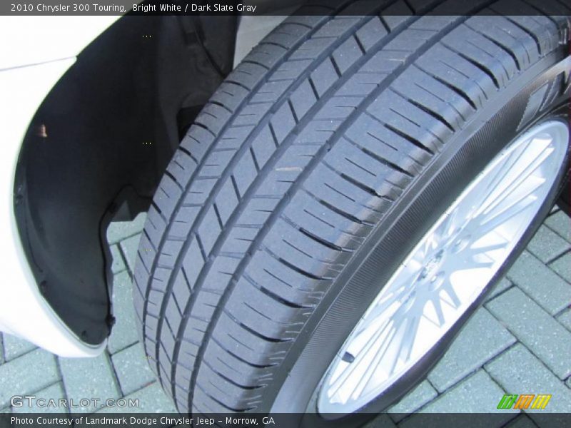 Bright White / Dark Slate Gray 2010 Chrysler 300 Touring