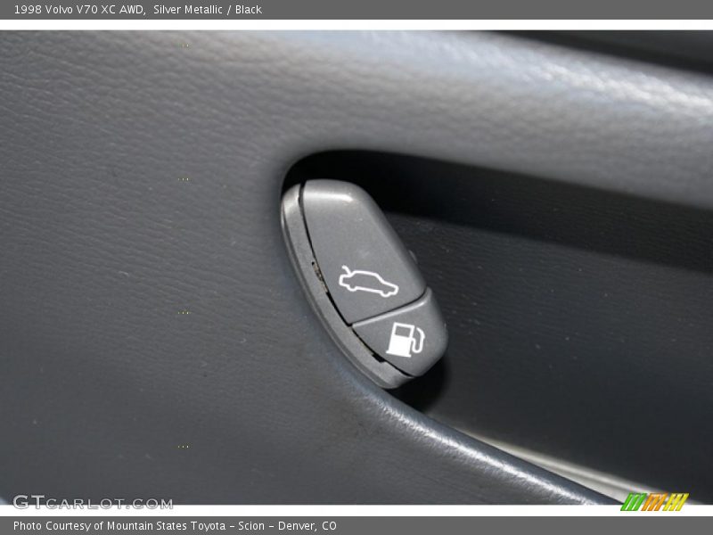 Silver Metallic / Black 1998 Volvo V70 XC AWD