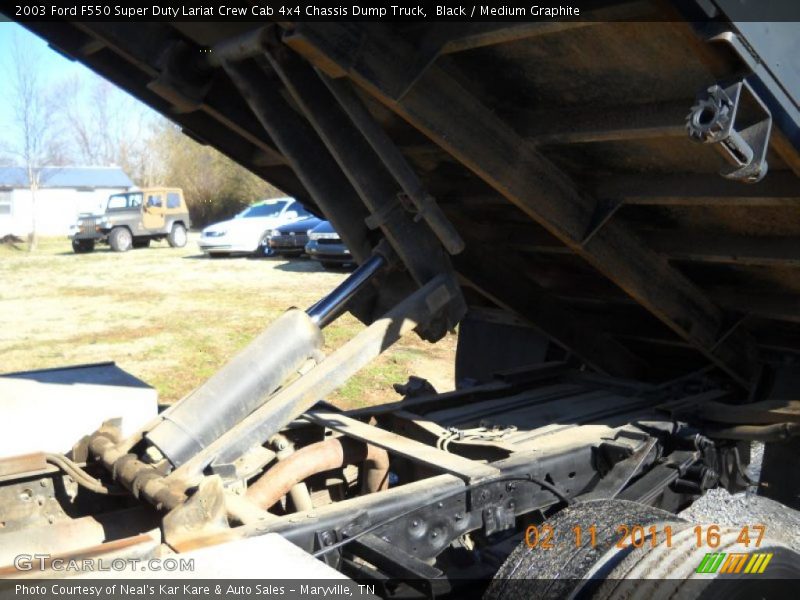 Black / Medium Graphite 2003 Ford F550 Super Duty Lariat Crew Cab 4x4 Chassis Dump Truck