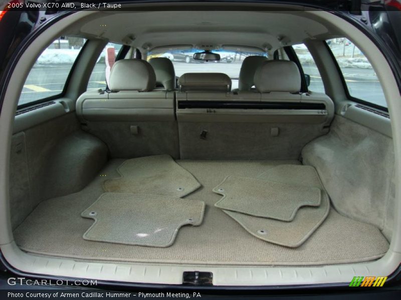 2005 XC70 AWD Trunk