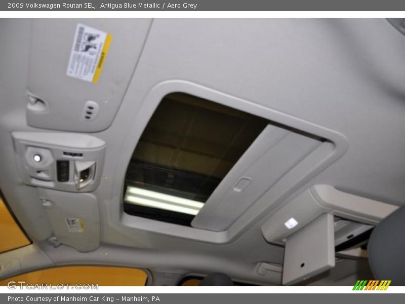 Antigua Blue Metallic / Aero Grey 2009 Volkswagen Routan SEL