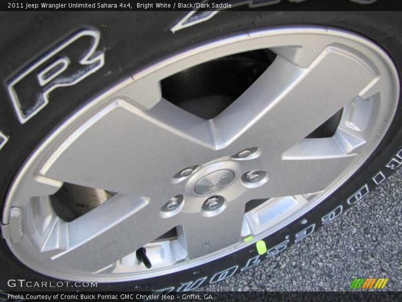 Bright White / Black/Dark Saddle 2011 Jeep Wrangler Unlimited Sahara 4x4