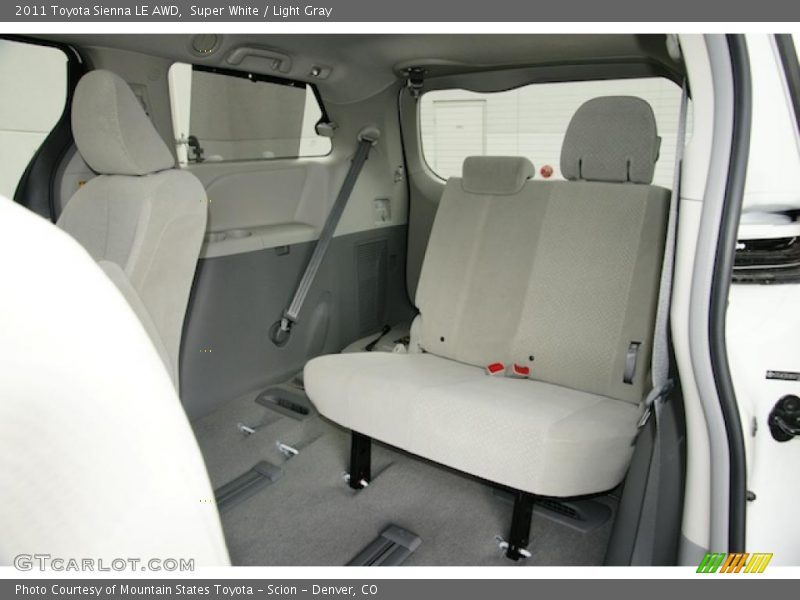  2011 Sienna LE AWD Light Gray Interior