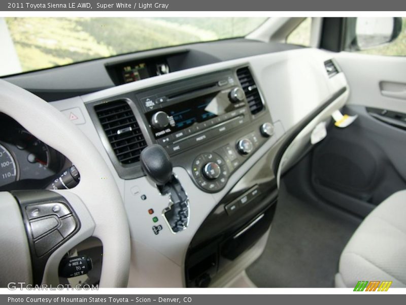 Controls of 2011 Sienna LE AWD