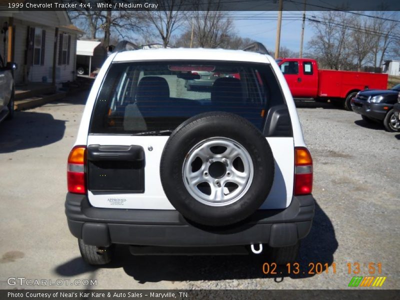 White / Medium Gray 1999 Chevrolet Tracker 4x4