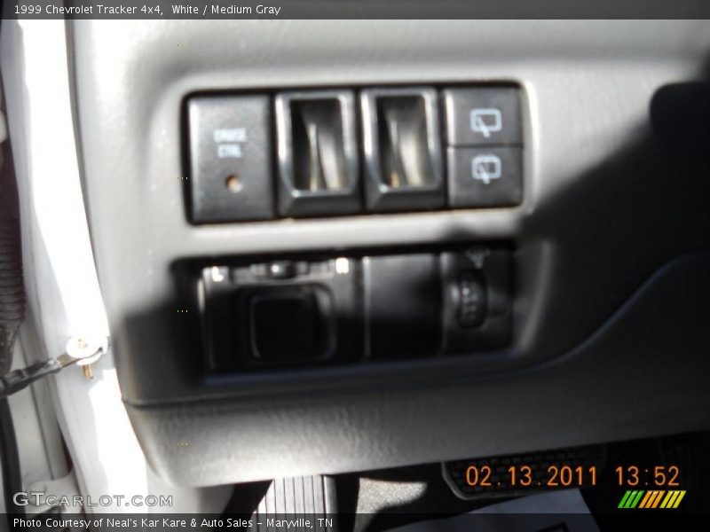 White / Medium Gray 1999 Chevrolet Tracker 4x4