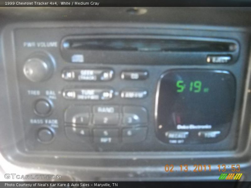 White / Medium Gray 1999 Chevrolet Tracker 4x4