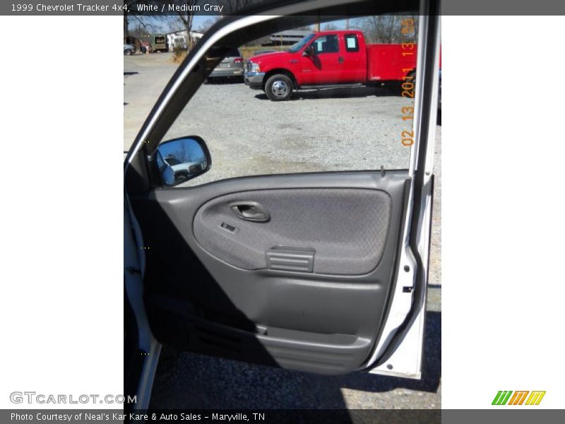 White / Medium Gray 1999 Chevrolet Tracker 4x4