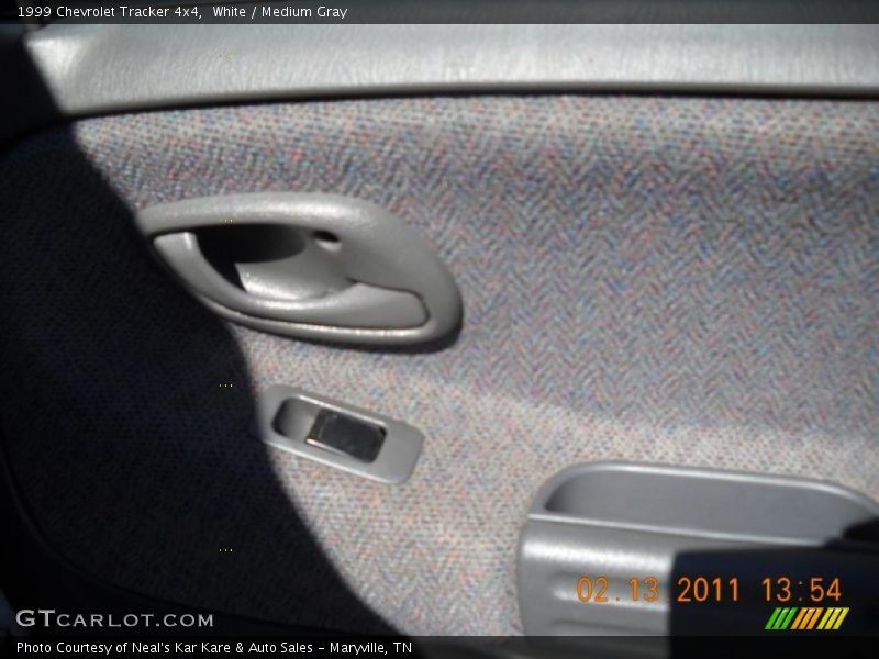 White / Medium Gray 1999 Chevrolet Tracker 4x4