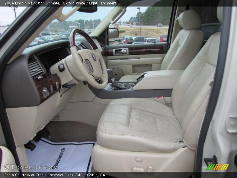 Oxford White / Light Parchment 2004 Lincoln Navigator Ultimate