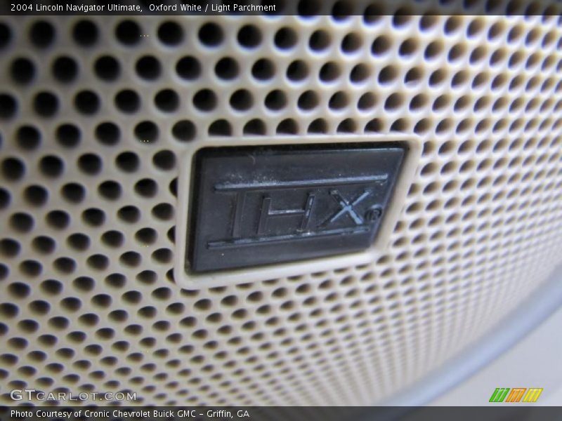Oxford White / Light Parchment 2004 Lincoln Navigator Ultimate