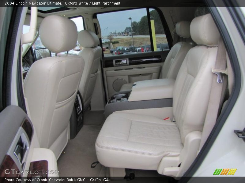 Oxford White / Light Parchment 2004 Lincoln Navigator Ultimate