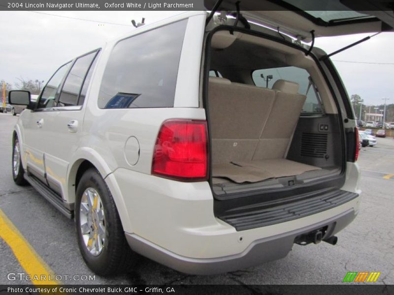 Oxford White / Light Parchment 2004 Lincoln Navigator Ultimate