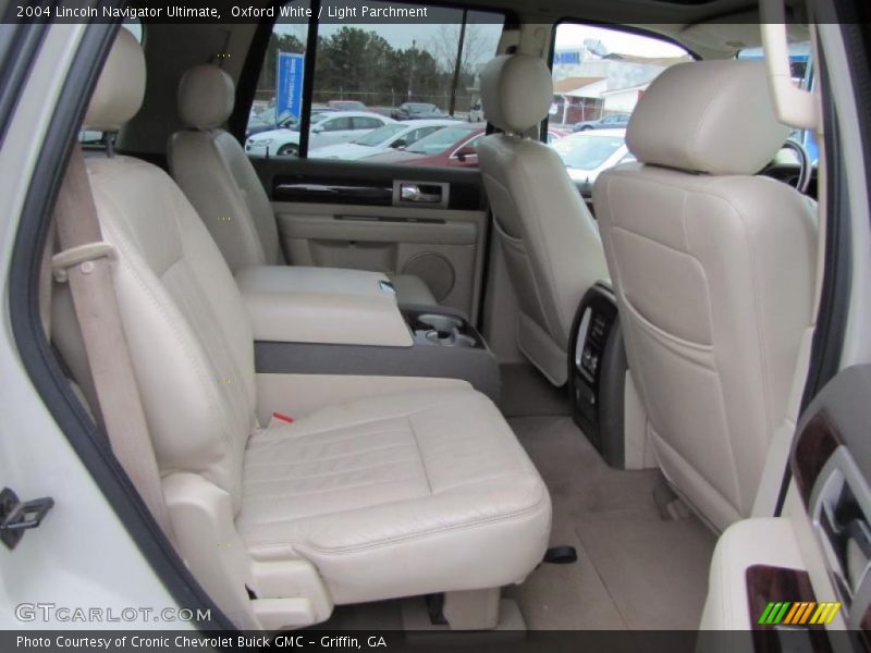Oxford White / Light Parchment 2004 Lincoln Navigator Ultimate