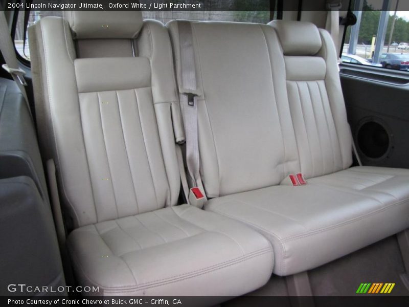 Oxford White / Light Parchment 2004 Lincoln Navigator Ultimate
