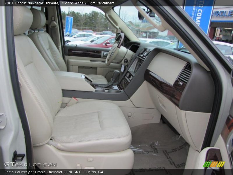 Oxford White / Light Parchment 2004 Lincoln Navigator Ultimate