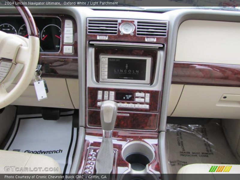 Oxford White / Light Parchment 2004 Lincoln Navigator Ultimate