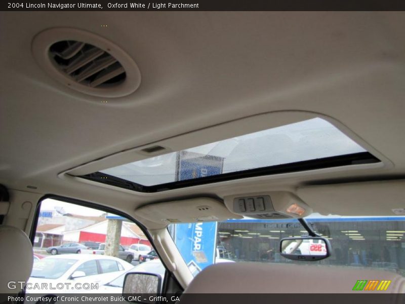 Oxford White / Light Parchment 2004 Lincoln Navigator Ultimate