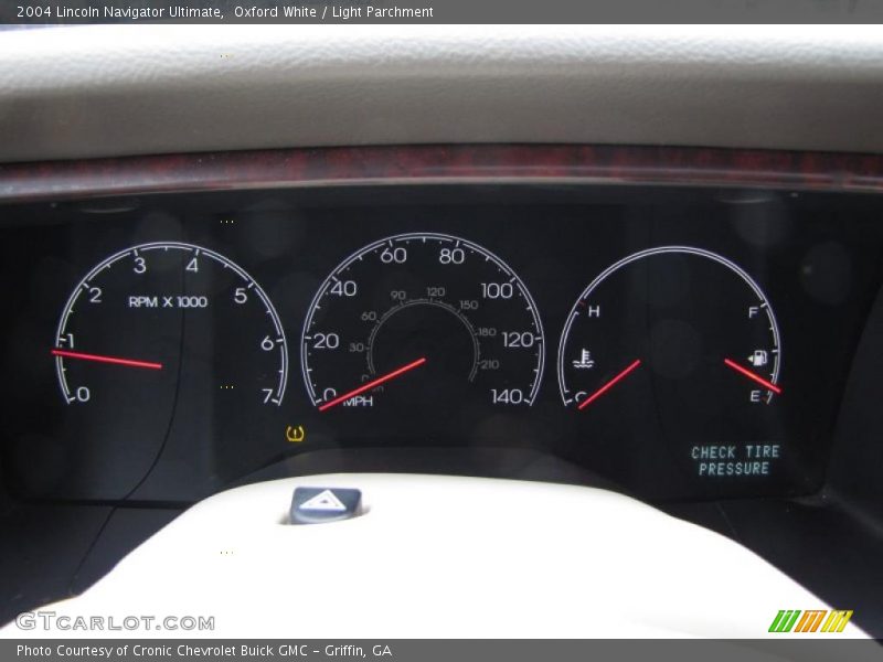 Oxford White / Light Parchment 2004 Lincoln Navigator Ultimate