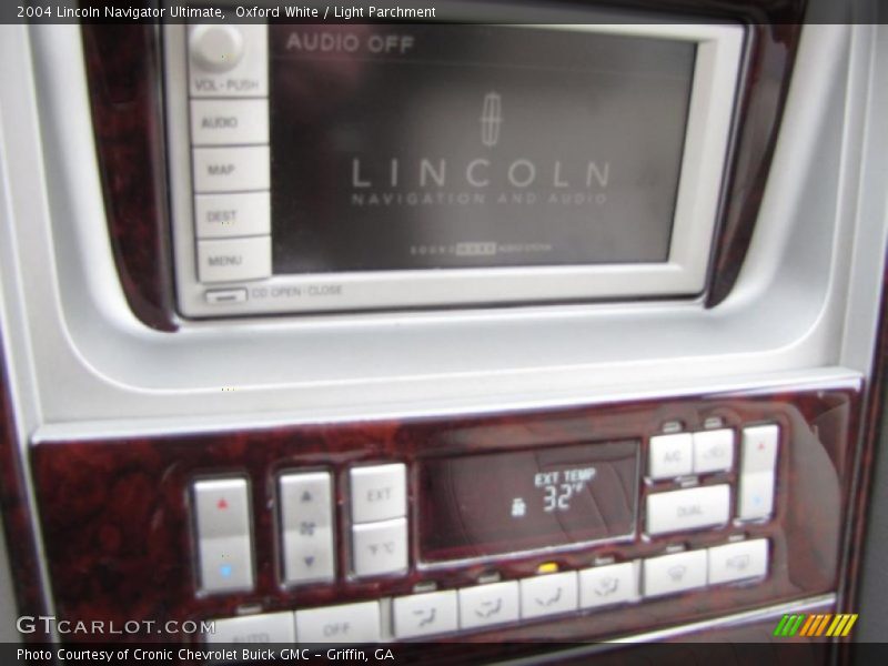 Oxford White / Light Parchment 2004 Lincoln Navigator Ultimate