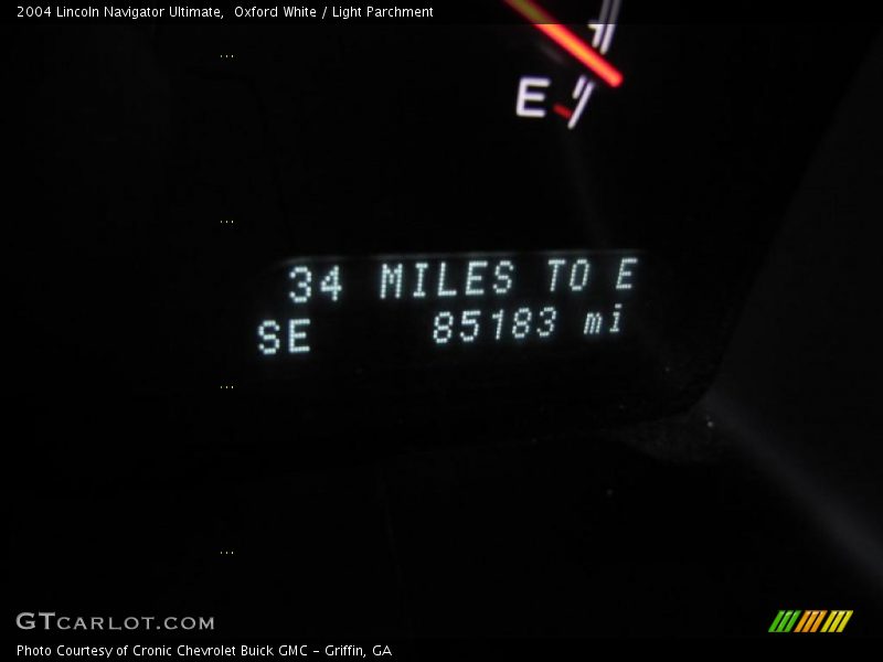 Oxford White / Light Parchment 2004 Lincoln Navigator Ultimate