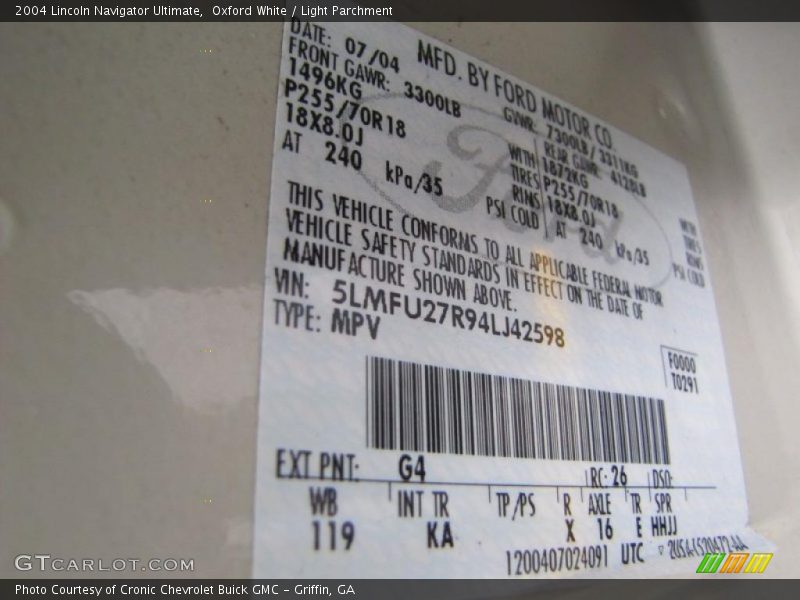 Oxford White / Light Parchment 2004 Lincoln Navigator Ultimate
