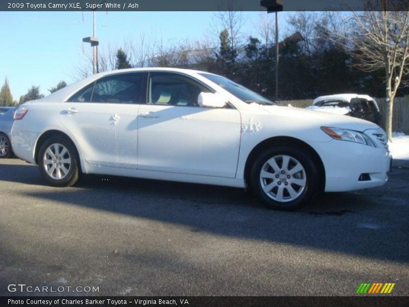 Super White / Ash 2009 Toyota Camry XLE