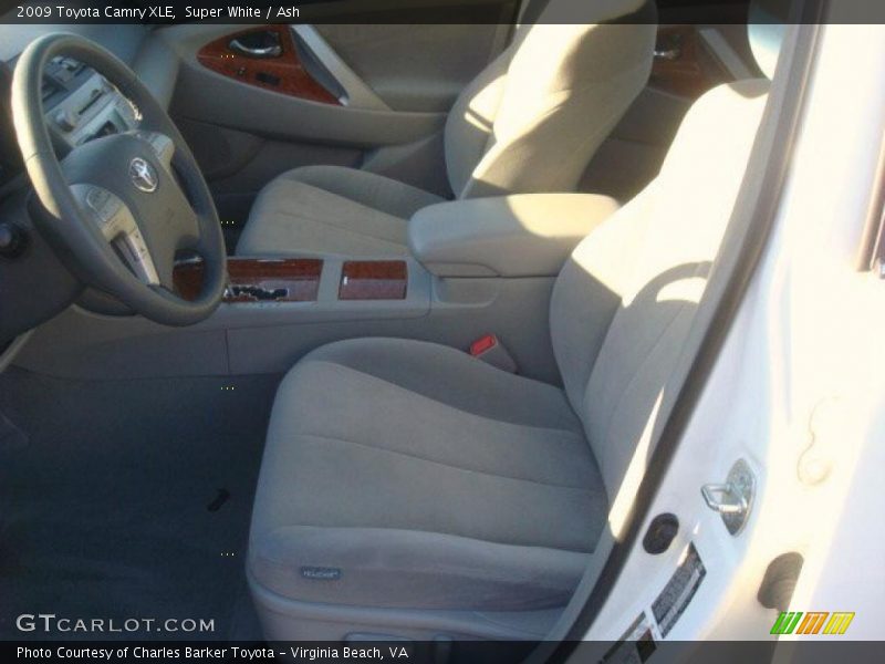 Super White / Ash 2009 Toyota Camry XLE