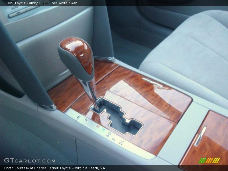 Super White / Ash 2009 Toyota Camry XLE