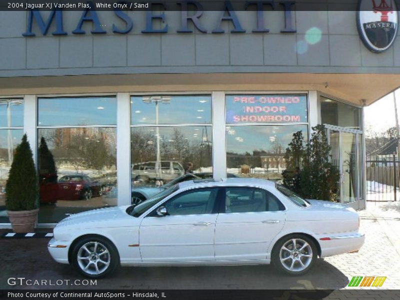 White Onyx / Sand 2004 Jaguar XJ Vanden Plas