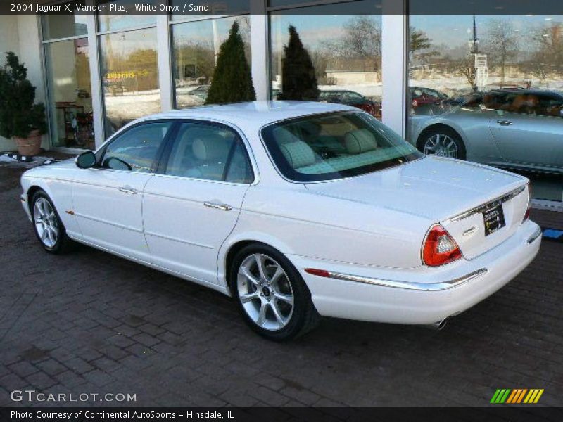 White Onyx / Sand 2004 Jaguar XJ Vanden Plas