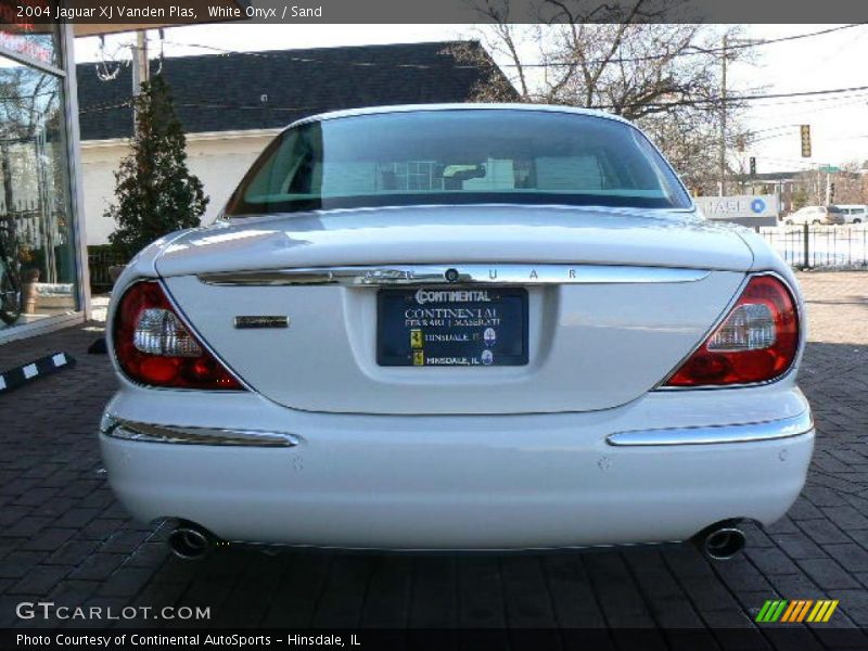White Onyx / Sand 2004 Jaguar XJ Vanden Plas