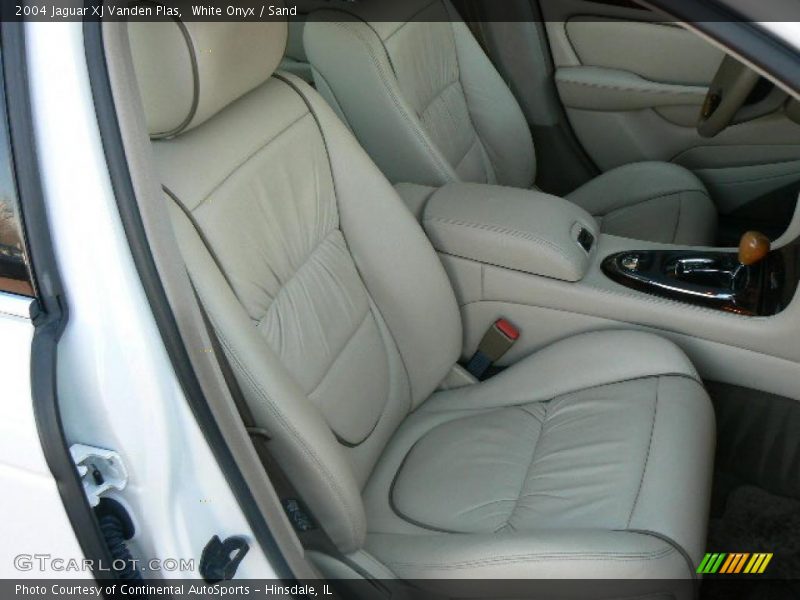  2004 XJ Vanden Plas Sand Interior