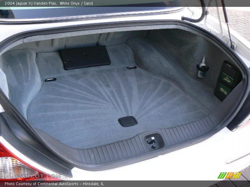 White Onyx / Sand 2004 Jaguar XJ Vanden Plas