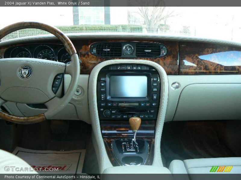 White Onyx / Sand 2004 Jaguar XJ Vanden Plas
