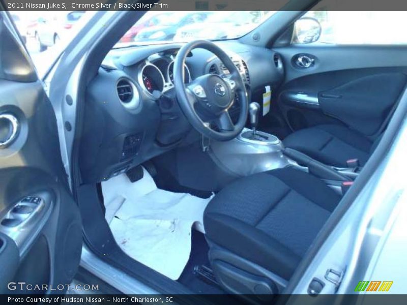 Chrome Silver / Black/Silver Trim 2011 Nissan Juke S