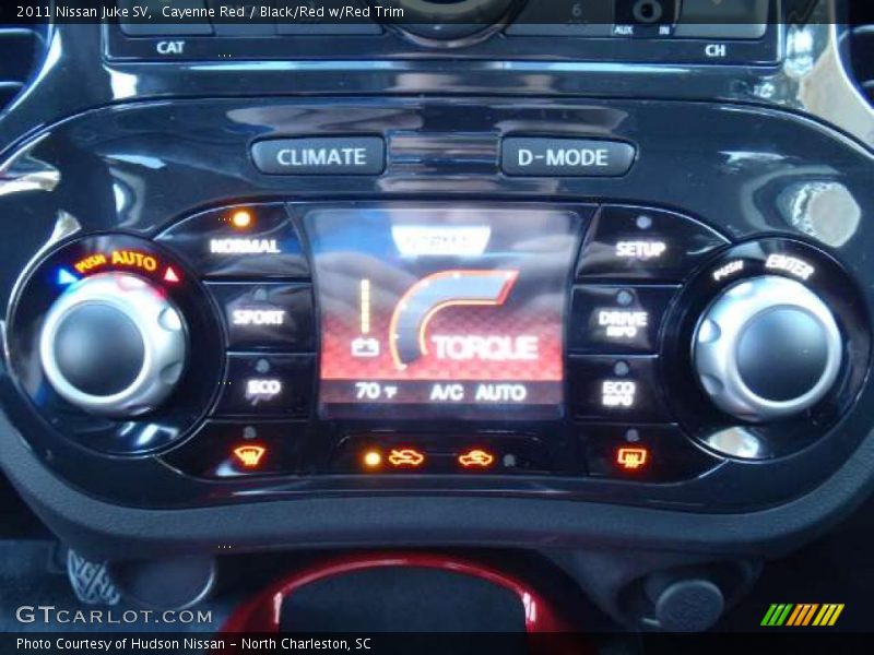 Cayenne Red / Black/Red w/Red Trim 2011 Nissan Juke SV