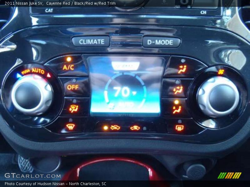 Cayenne Red / Black/Red w/Red Trim 2011 Nissan Juke SV
